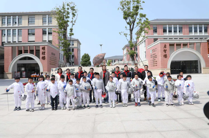 奧運(yùn)李娜冠軍擊劍視頻_奧運(yùn)冠軍擊劍李娜_奧運(yùn)李娜冠軍擊劍比賽視頻
