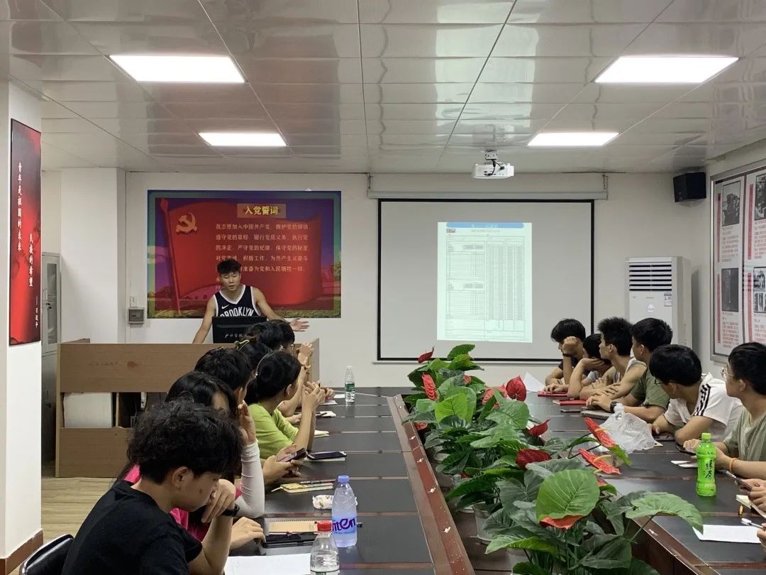 籃球講解規(guī)則詳細(xì)視頻_籃球講解規(guī)則詳細(xì)介紹_籃球場規(guī)則詳細(xì)講解