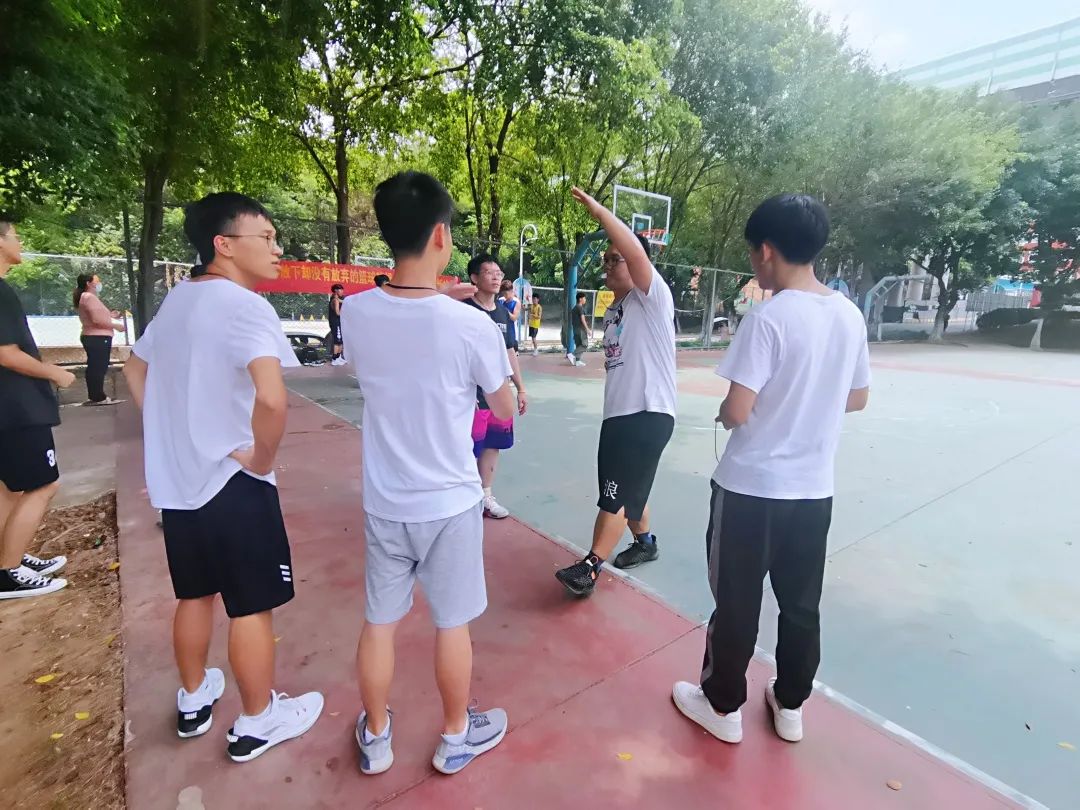 籃球場規(guī)則詳細(xì)講解_籃球講解規(guī)則詳細(xì)視頻_籃球講解規(guī)則詳細(xì)介紹