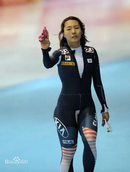 歷史第一速度滑冰運(yùn)動(dòng)員_滑冰運(yùn)動(dòng)員的速度_我國(guó)速度滑冰的名人