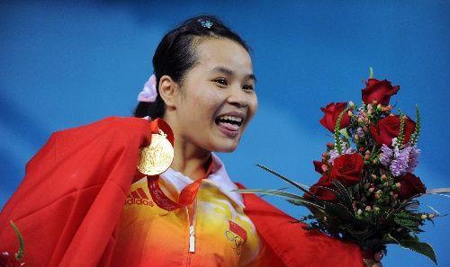 奪奧運首金成英雄舉重名將獲車房被剝奪銷聲