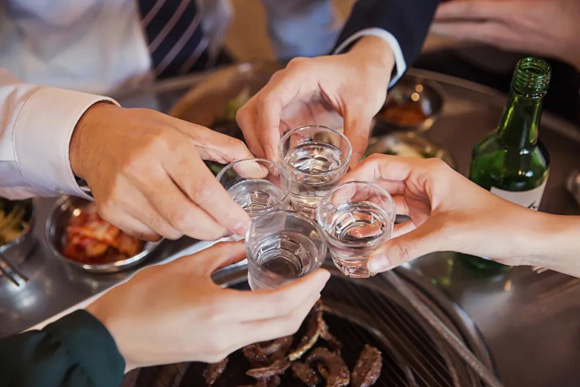 談男人為何離不開酒？看完我秒懂了