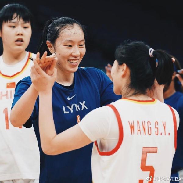 四川花樣游泳_花樣游泳四川女子冠軍是哪個_四川女子花樣游泳冠軍是
